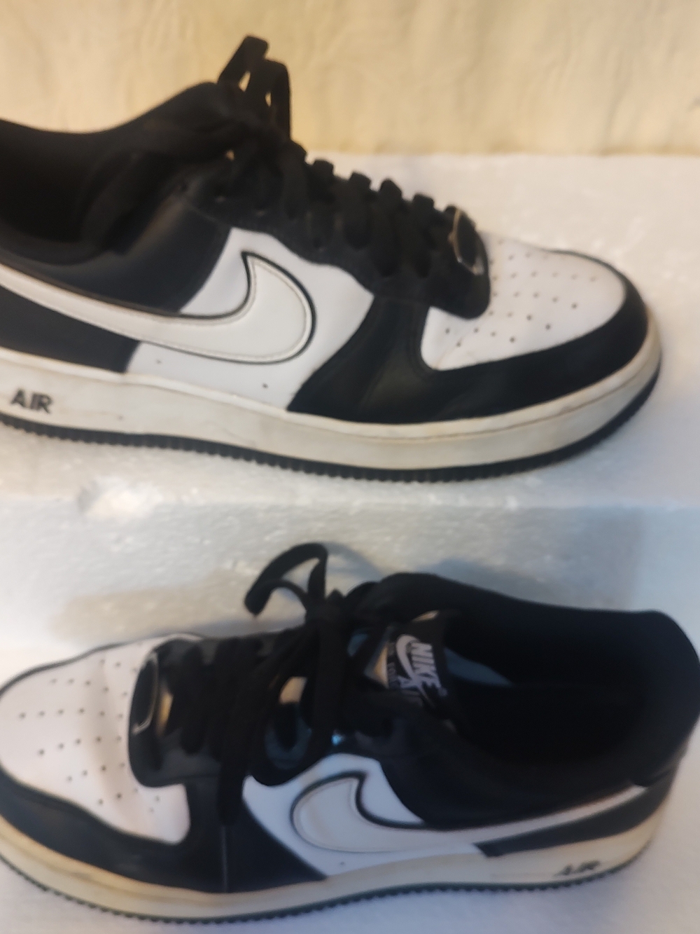 Nike Men’s Black and White Low-Top Sneakers with Swoosh
